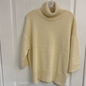 H & M Pale Yellow Short Sleeve Sweater BNWT